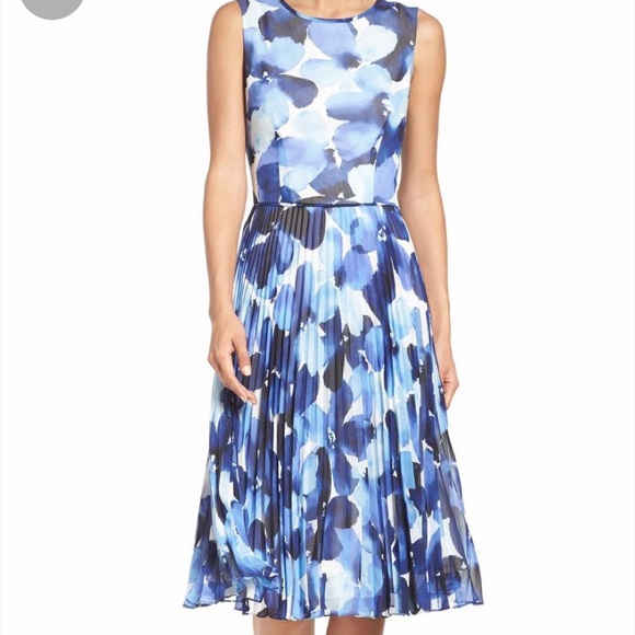 Maggy London Dresses & Skirts - Maggy London Floral Watercolor Chiffon Dress